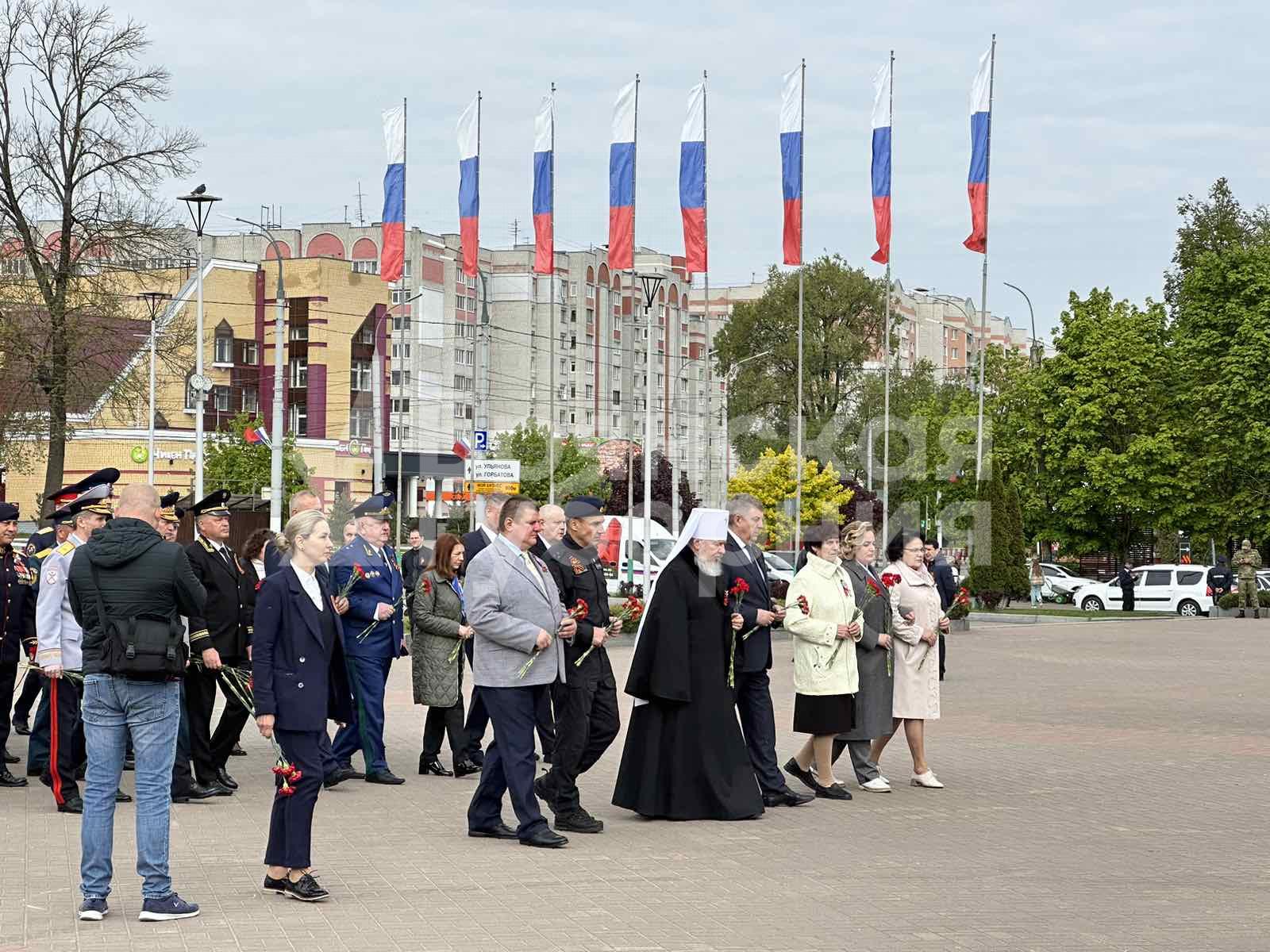 В Брянске состоялось возложение цветов к стеле «Город воинской славы»