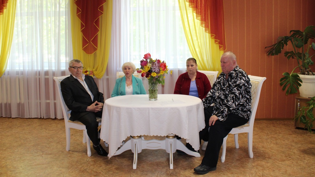 Брянские супруги Новиковы отметили золотую свадьбу