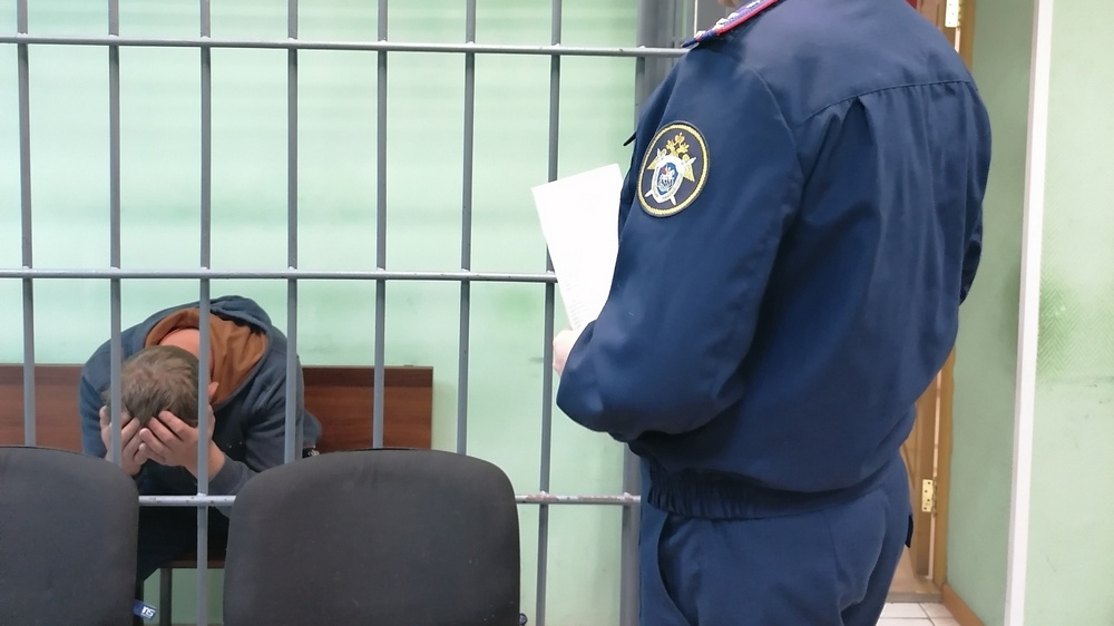 Житель Брянского района втоптал георгиевскую ленту в грязь и попал под домашний арест