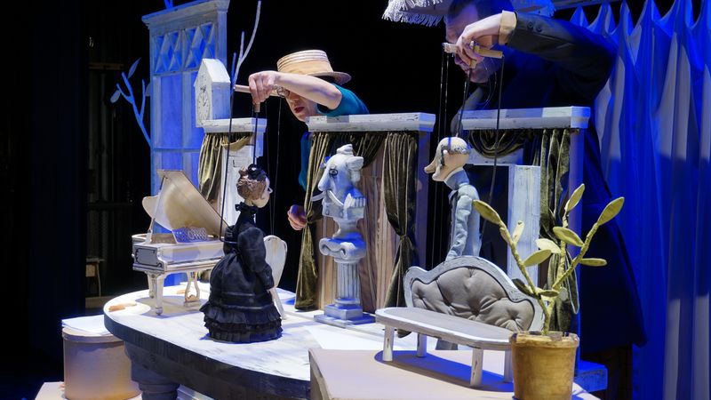 На сцене Брянского театра кукол состоится премьера спектакля «Чехов. Медведь. Предложение»