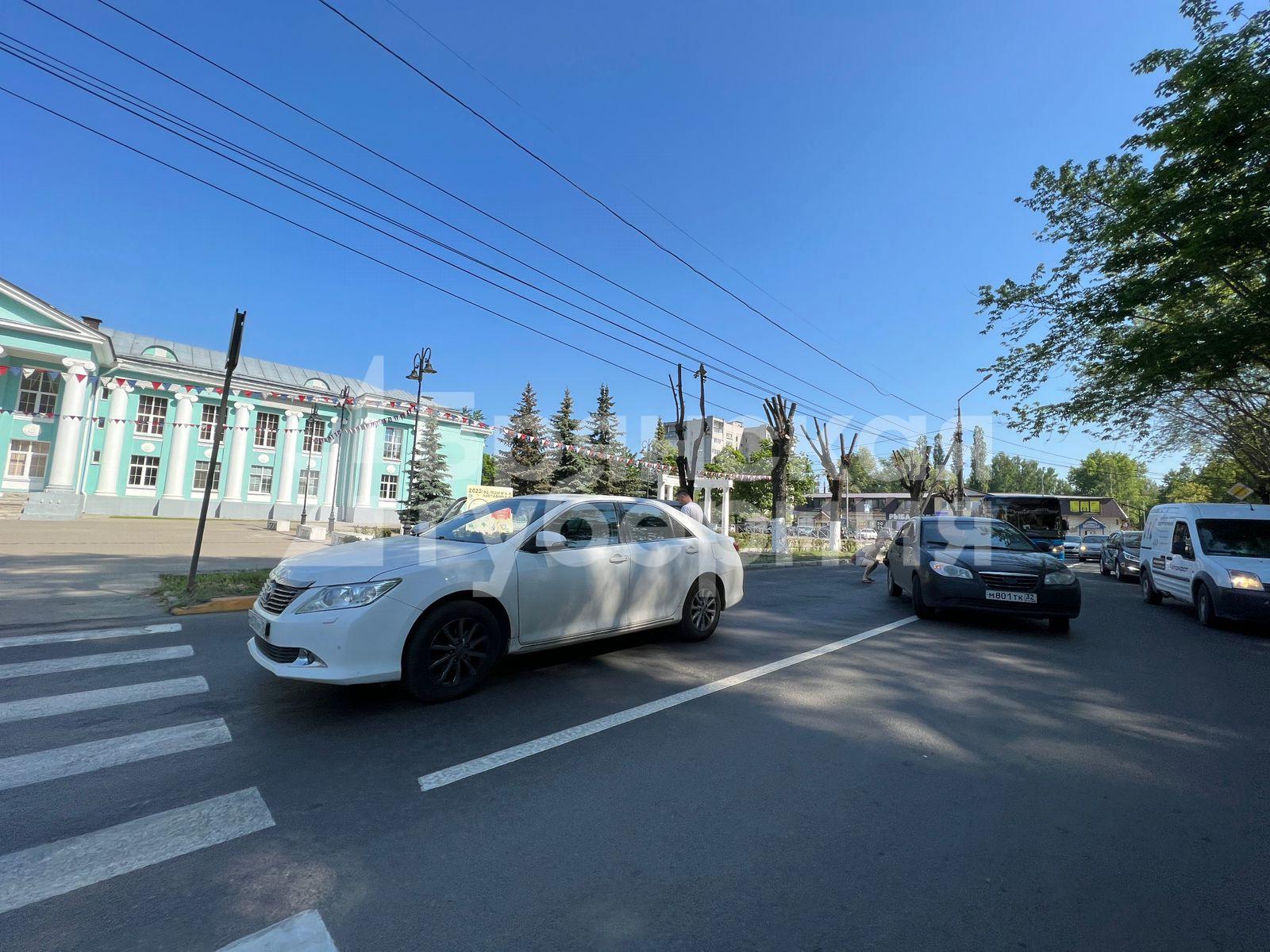 На улице Никитина в Брянске в ДТП попали три машины