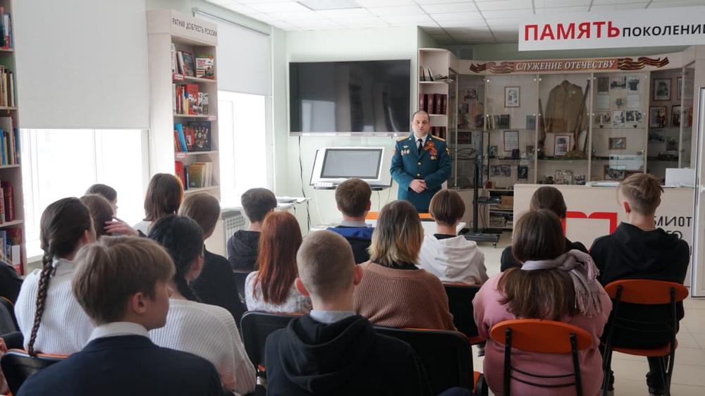Ученикам школы №8 Брянска рассказали о профессии военного психолога