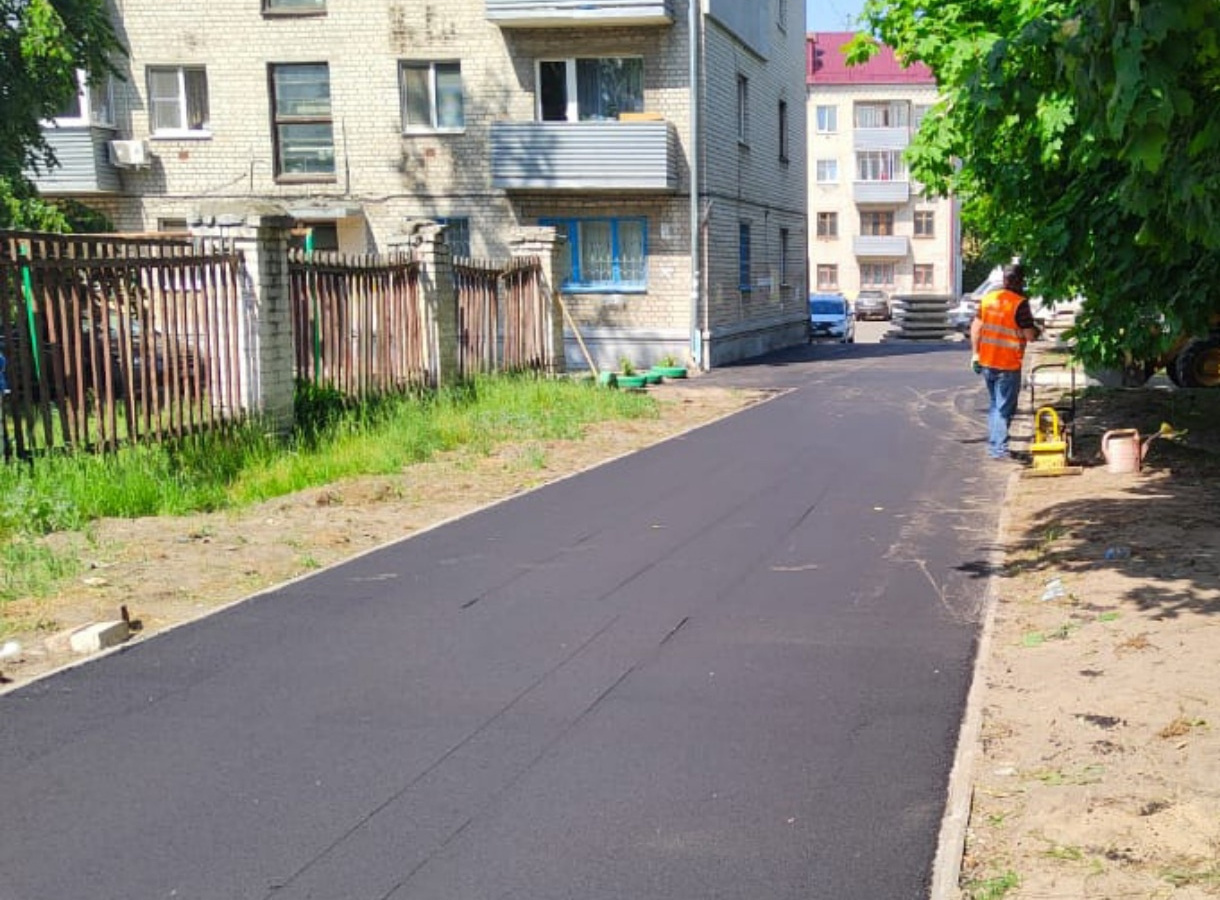 По нацпроекту в Брянске на улице Красных Партизан построили тротуары