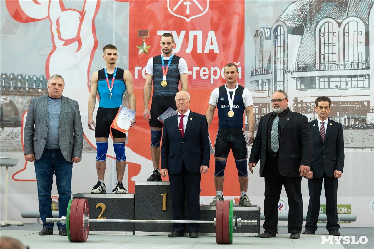 Брянские тяжелоатлеты завоевали 16 медалей на чемпионате ЦФО в Туле