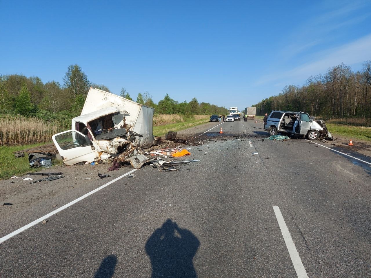 Под Карачевом в жутком ДТП с минивэном и грузовиком погибли водители 26 и 43 лет