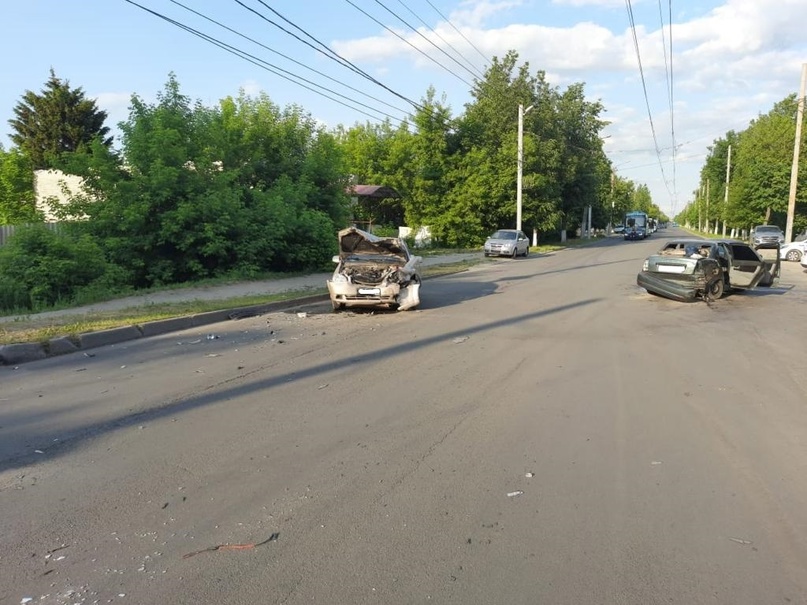 В ДТП на улице Ульянова в Брянске 63-летний водитель разбил голову и сломал рёбра