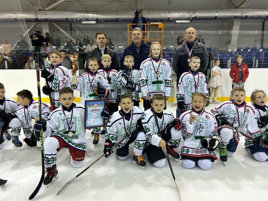 Брянский губернатор Богомаз поддержал юных стародубских хоккеистов в Орле