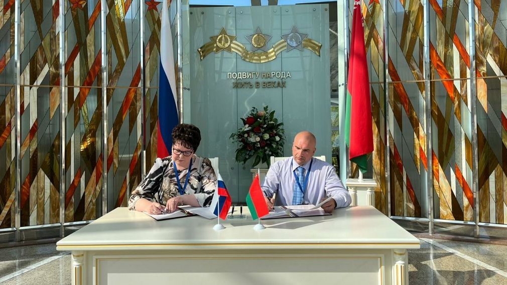 Брянский музей подписал соглашение о сотрудничестве с белорусским музеем