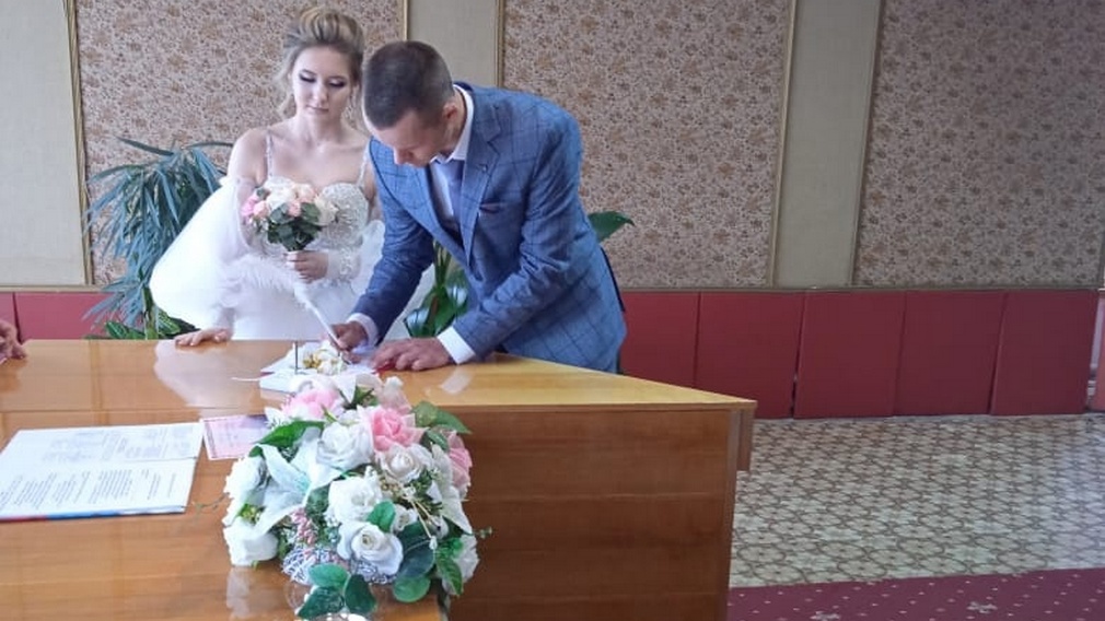 В Клинцах 9 счастливых пар заключили брак накануне Красной горки