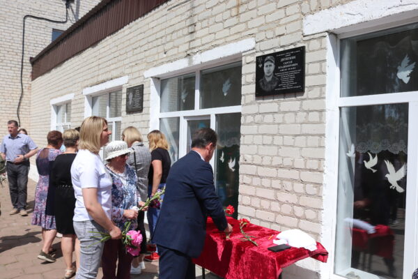 В Трубчевском районе Брянской области увековечили память двух добровольцев СВО