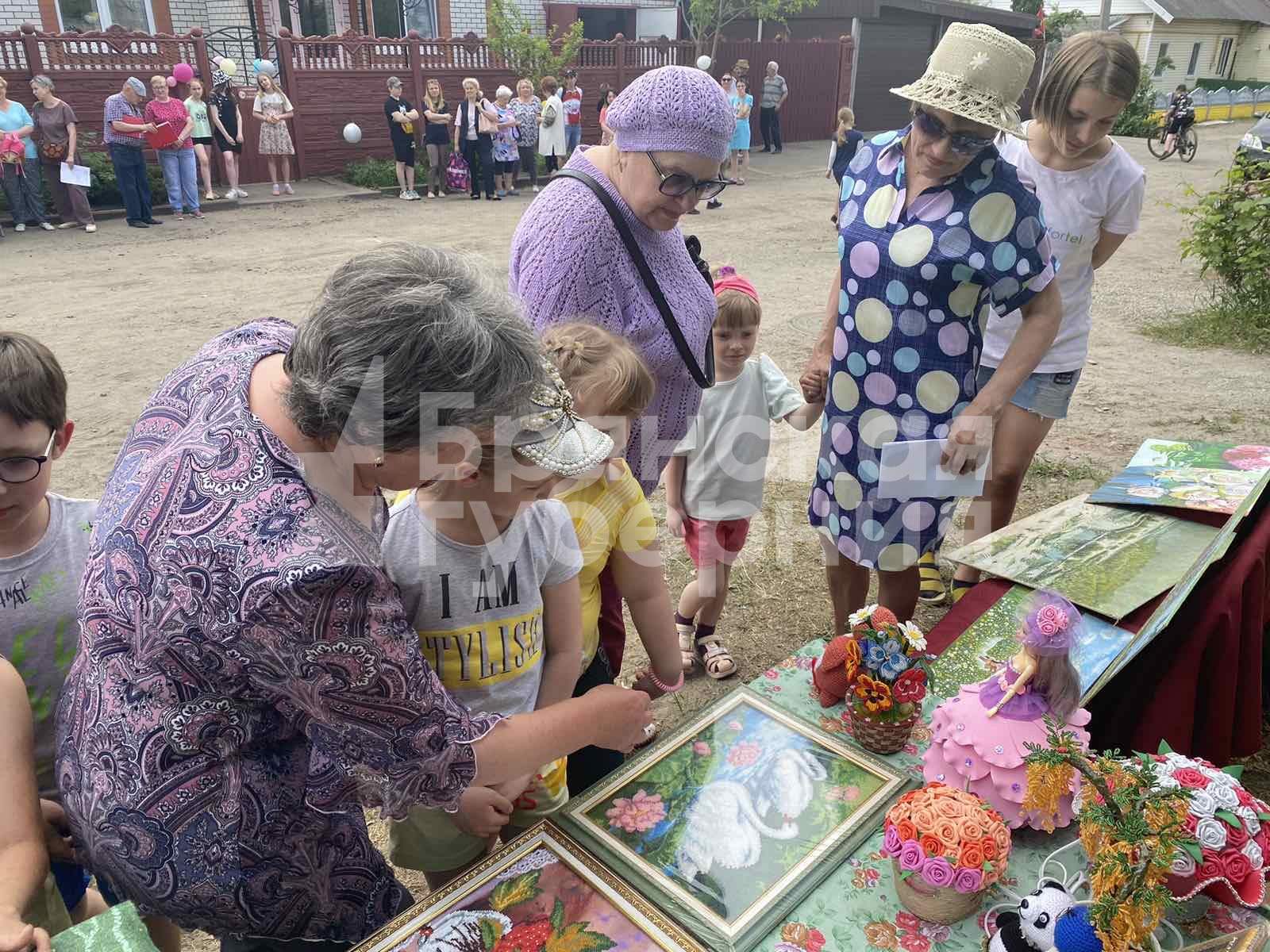 В Брянске Международный день соседей ТОСы отметили праздником двора
