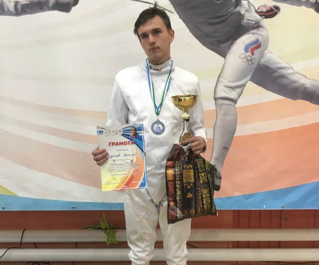 Брянец взял бронзу на Всероссийских соревнованиях по фехтованию
