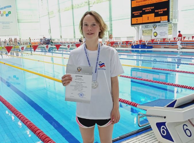Брянская пловчиха взяла два серебра и бронзу на чемпионате России по подводному спорту