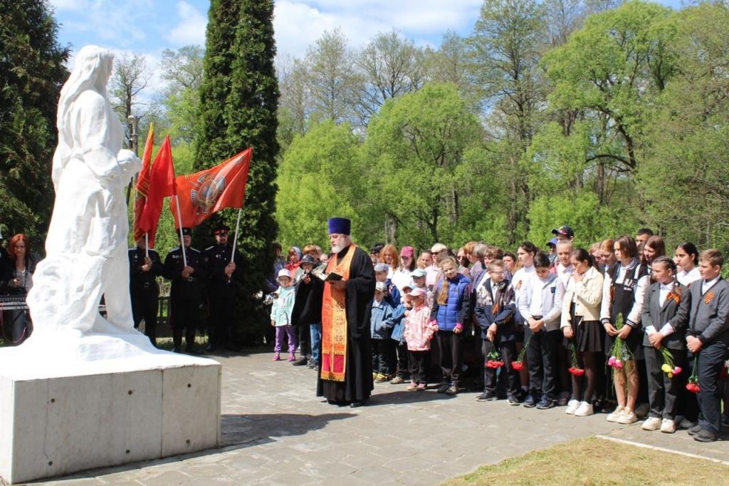 В брянской деревне Матрёновка почтили память убитых фашистами мирных жителей