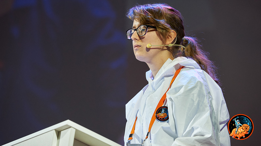 Брянский астроном Ольга Землякова участвовала в форуме «Учёные против мифов» и выиграла лицехвата
