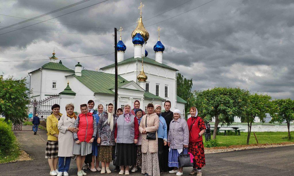 Брянские паломники посетили святыни Костромской митрополии