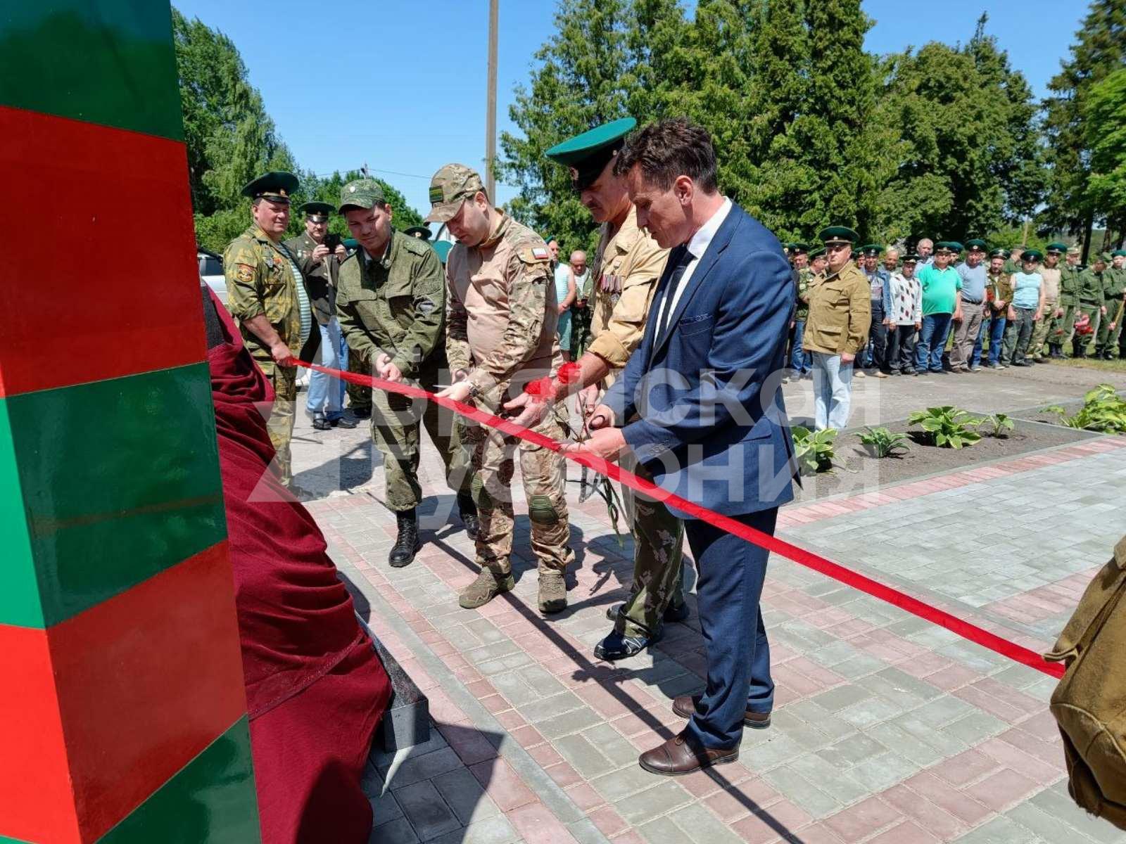 В брянском селе Сачковичи открыли памятный знак "Пограничникам всех поколений"