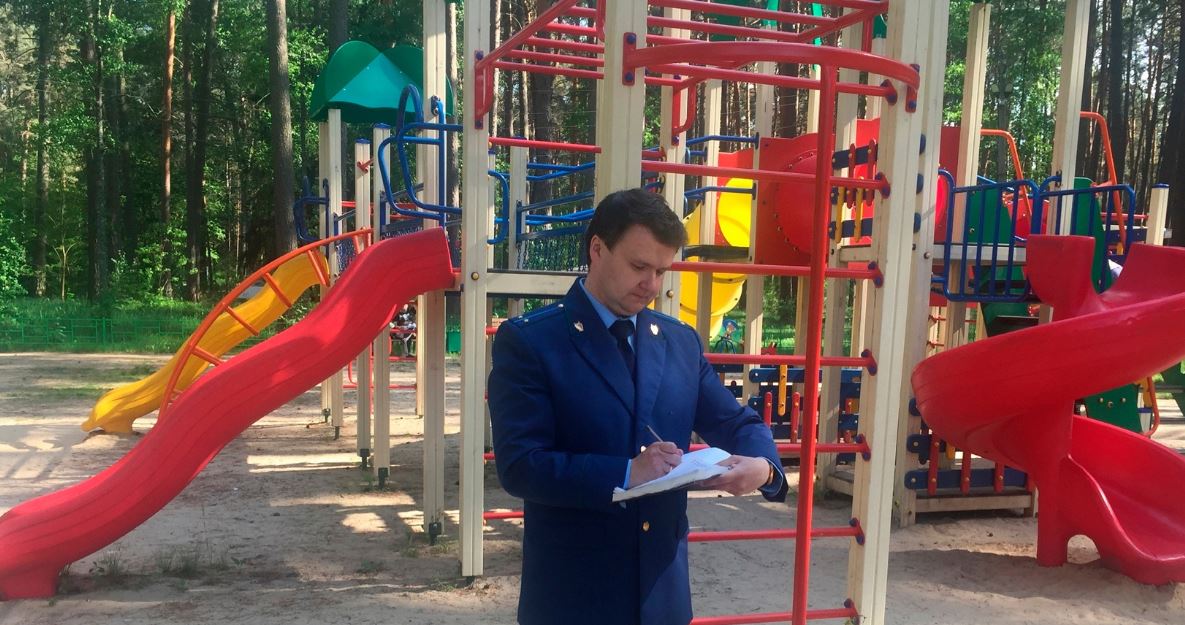 В Унечском районе Брянской области нашли опасную детскую площадку