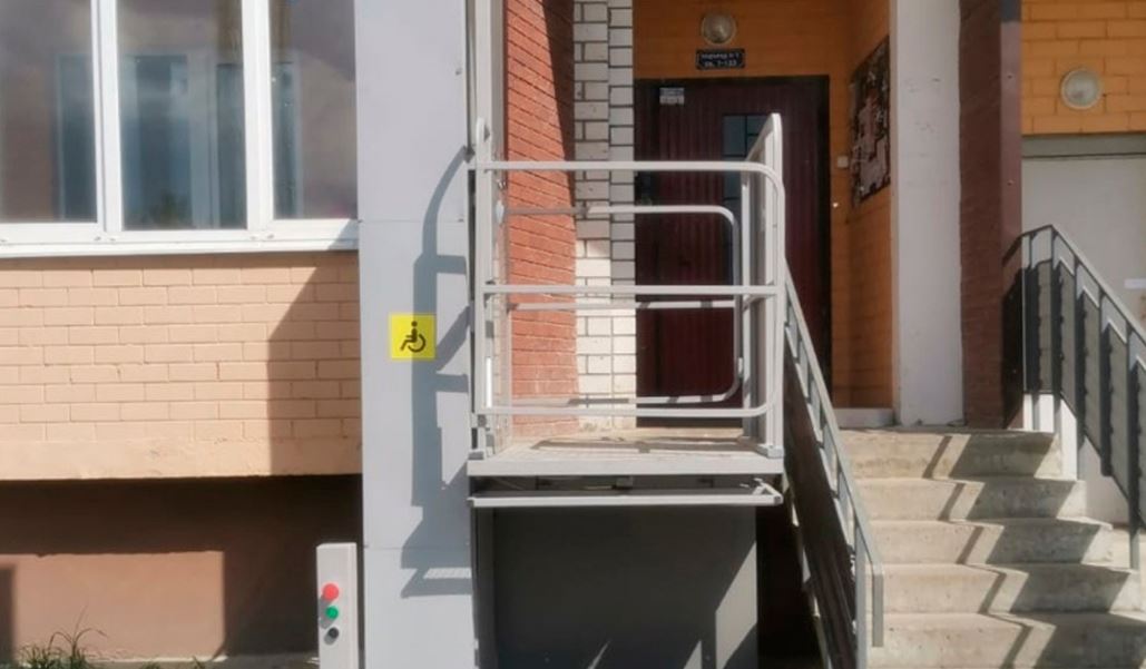В Брянске по требованию прокуратуры в многоэтажке починили подъёмники для инвалидов
