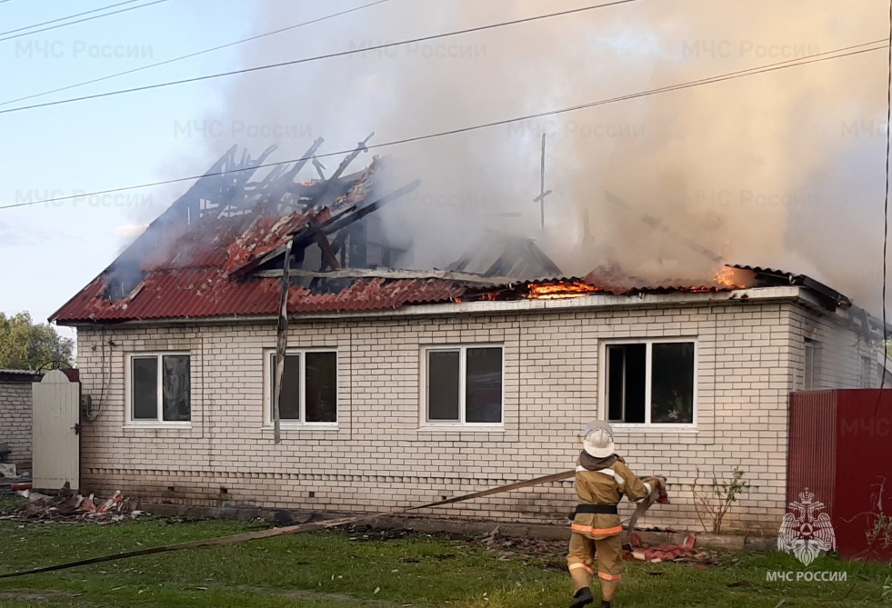 В Карачевском районе сгорел жилой дом