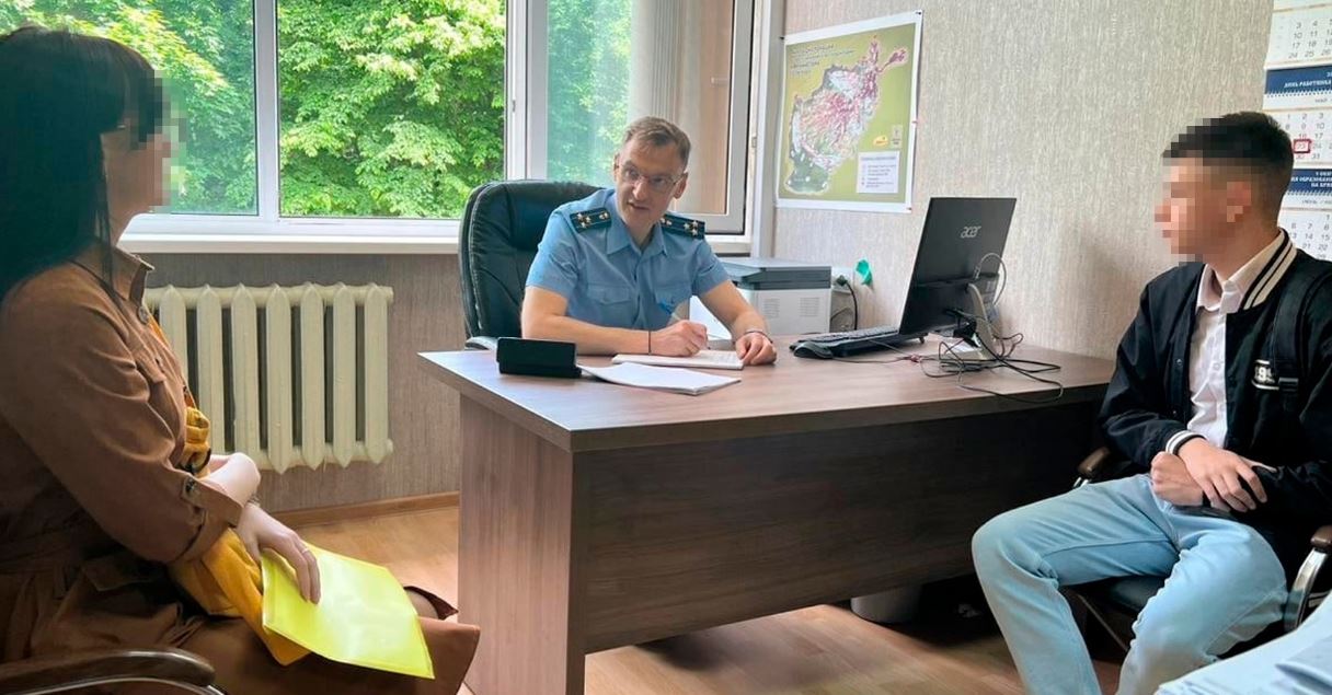 Зампрокурора Брянщины Руслан Коберник выслушал жалобы студентов и преподавателей БГУ