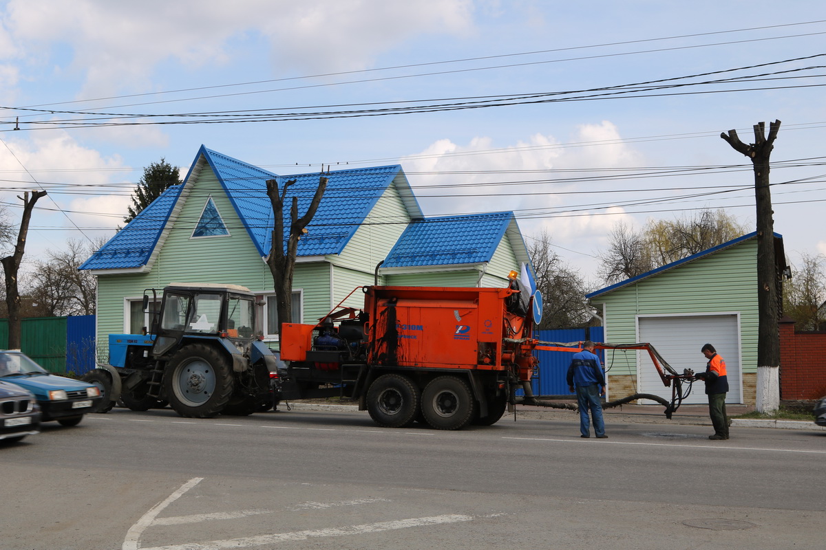 В Брянске дорожники за неделю произвели ямочный ремонт на 1,3 тысячи квадратных метров
