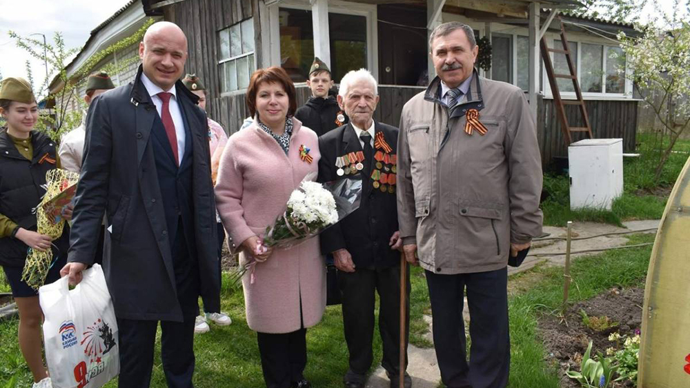 В преддверии Дня Победы в районах Брянской области проходят поздравления ветеранов ВОВ
