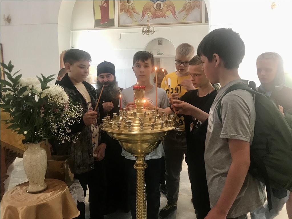Сельцовские школьники посетили Свято-Никольский храм