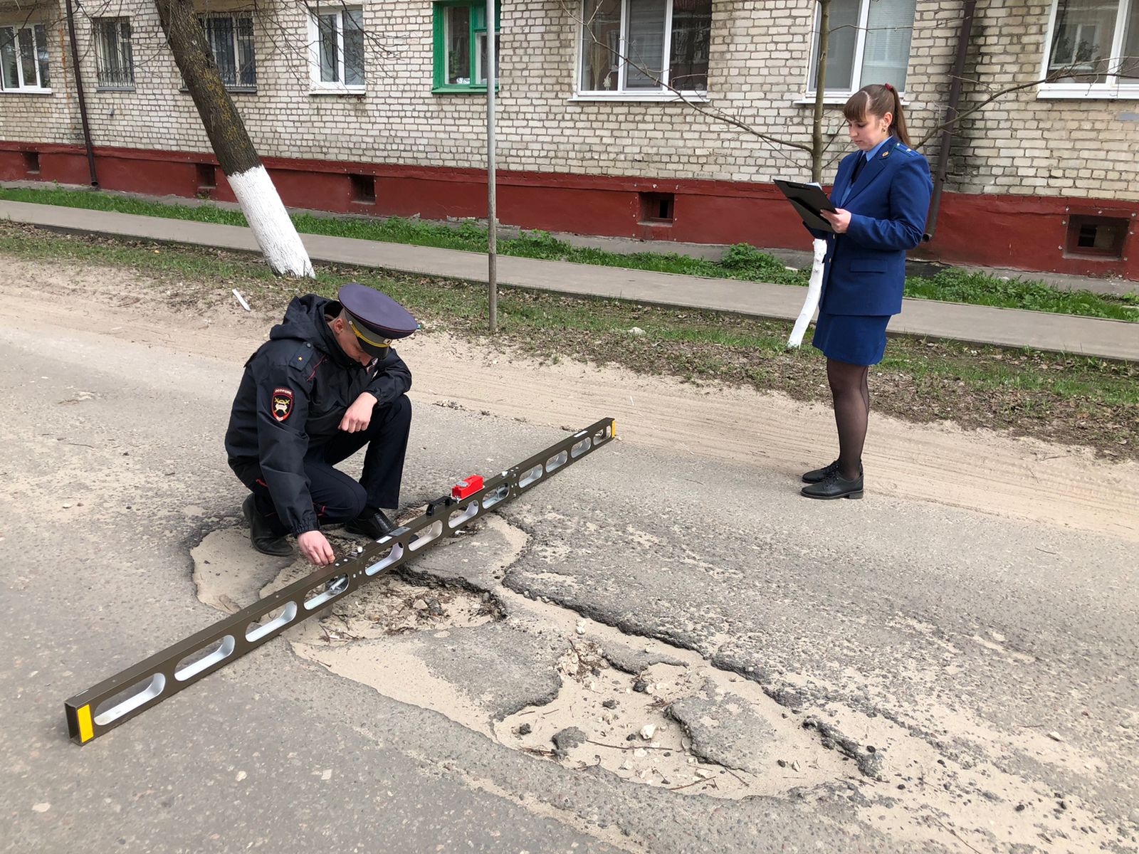 Сельцовская прокуратура потребовала привести в порядок убитые дороги