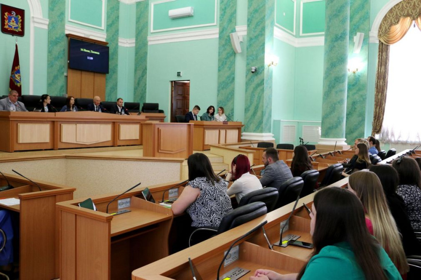 В Брянской облдуме прошло заседание Молодежного парламента региона