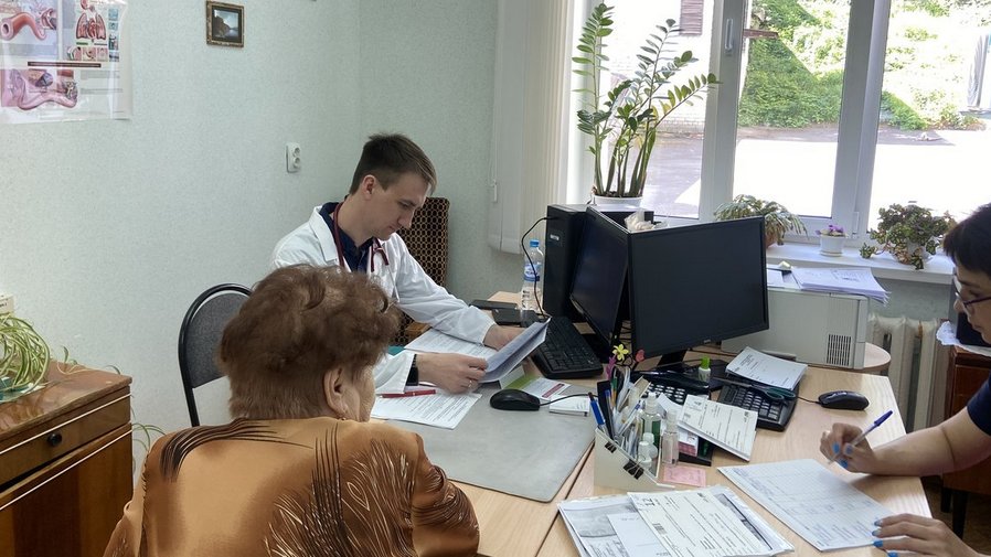 В Брянске в кардиодиспансере пациентов принимали врачи «НМИЦ хирургии имени А. В. Вишневского»
