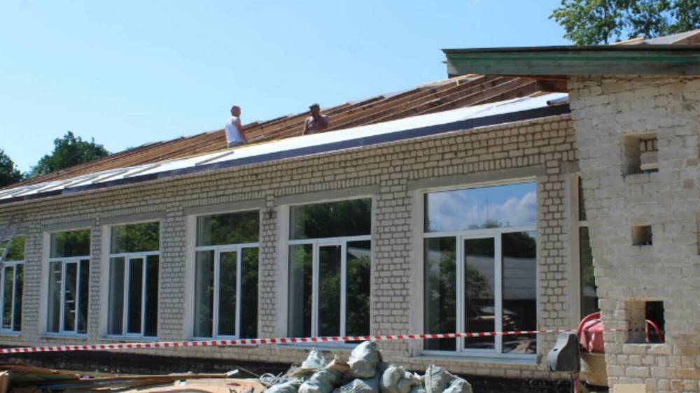 В Жуковском районе ремонтируют школу в Летошниках