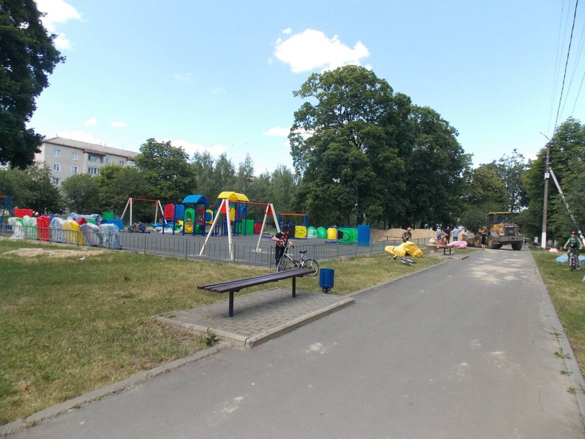 В центральном парке Климовского района появятся новые детские площадки