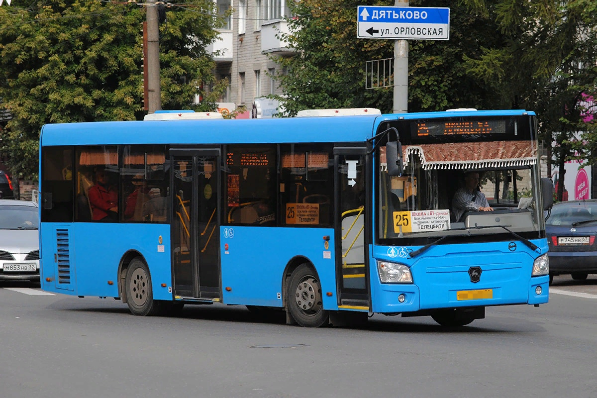 В Брянске водитель и кондуктор автобуса пришли на помощь пассажиру