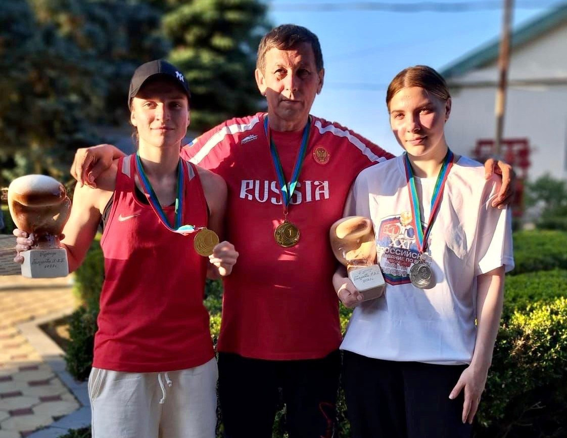 Две медали завоевали брянские спортсменки на турнире по боксу в Дагестане