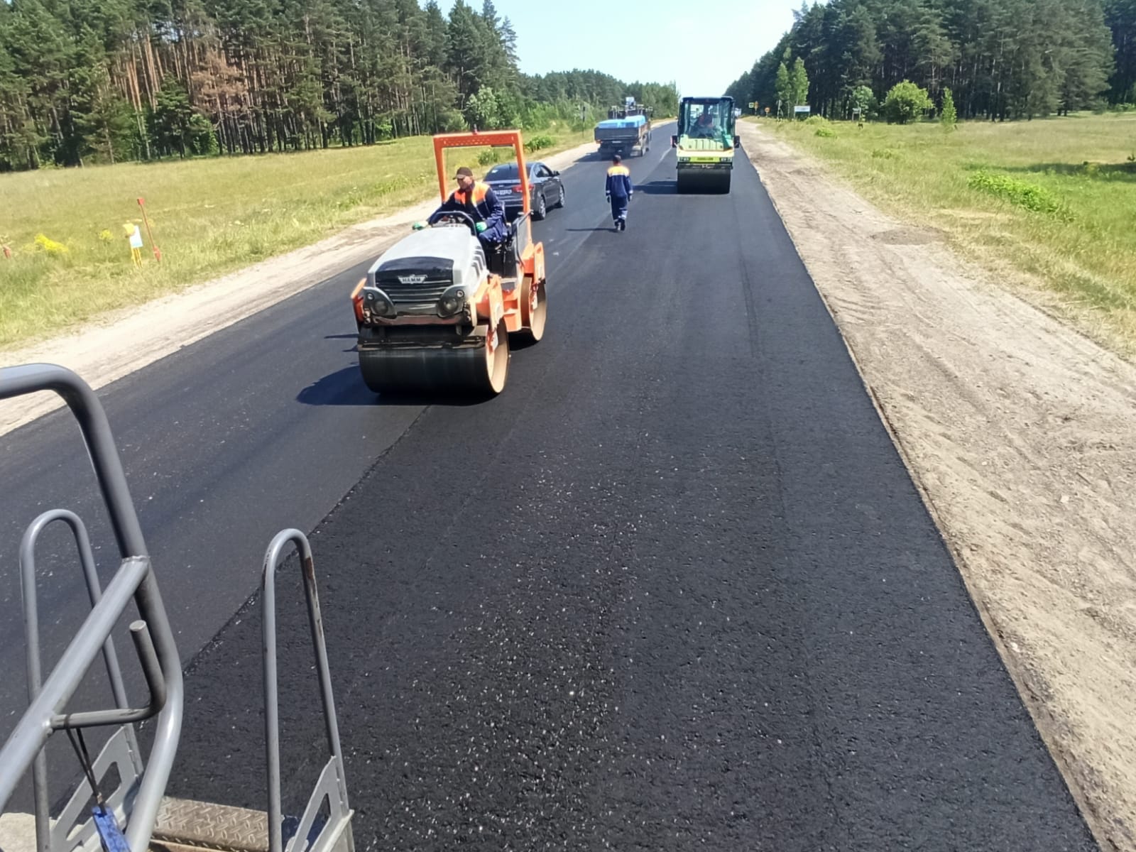 По нацпроекту продолжается ремонт дороги Брянск-Дятьково-граница Калужской области