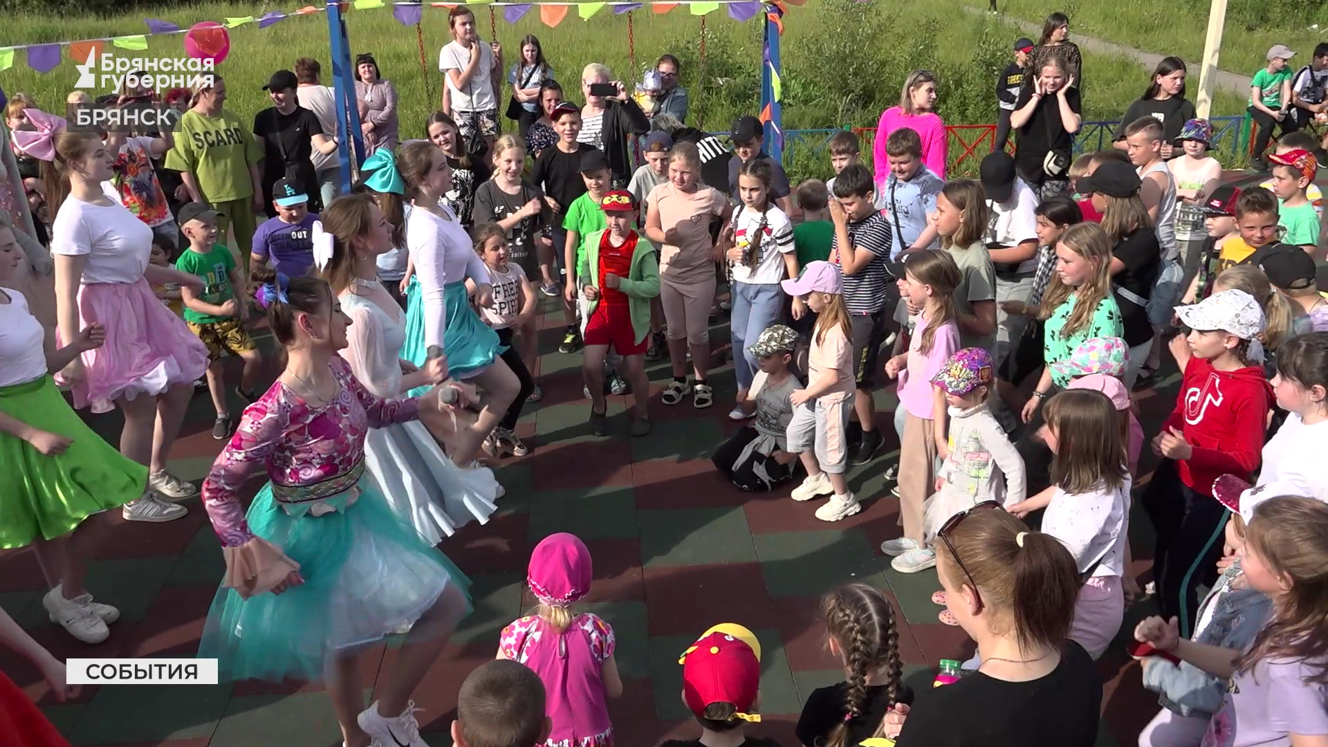 В День защиты детей в Бежицком районе Брянска открылись детские площадки