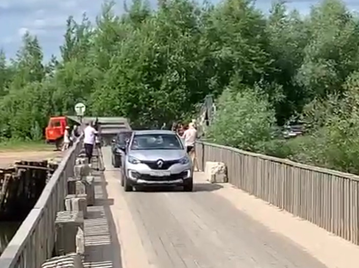 В городе Сельцо открыли для движения мост через Десну