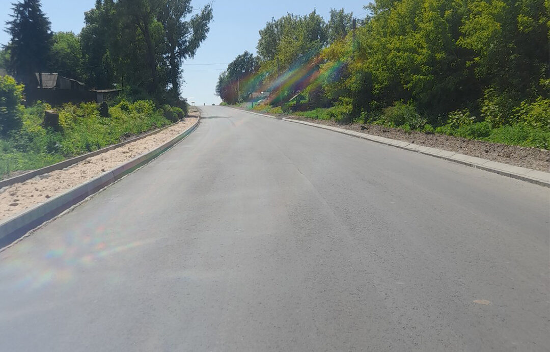 На брянской автодороге «Стародуб-Новые Ивайтёнки» уложили выравнивающий слой асфальта