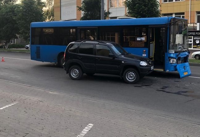 В Брянске в ДТП с автобусом ранена 66-летняя женщина