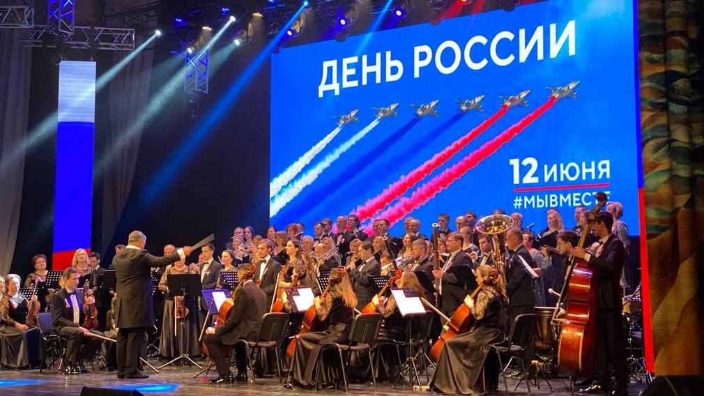 В Брянске прошел концерт-митинг «Все мы - Россия!»