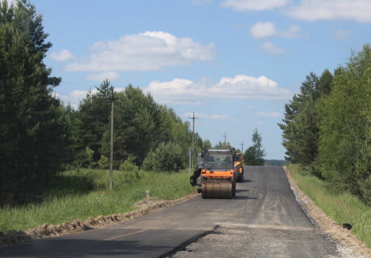 В Жуковском районе Брянской области асфальтируют дорогу до Олсуфьево
