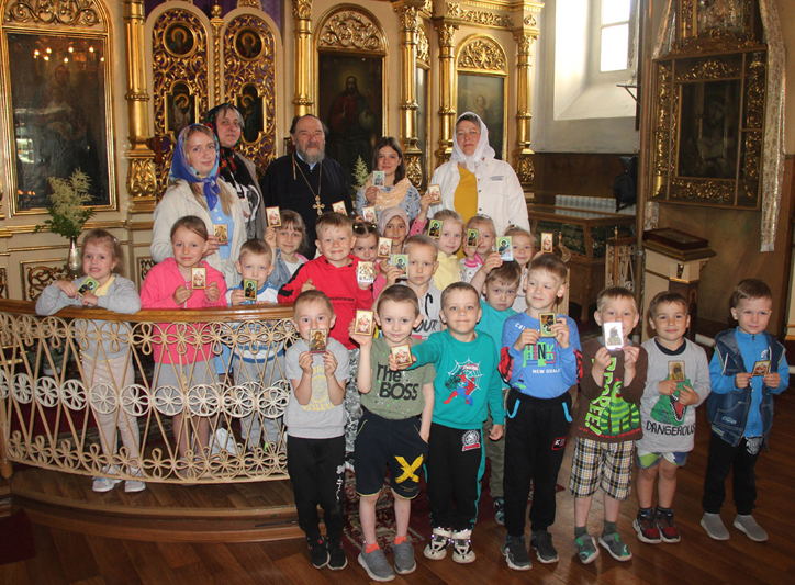 Новозыбковские дошколята посетили храм чуда Архистратига Михаила в Хонех