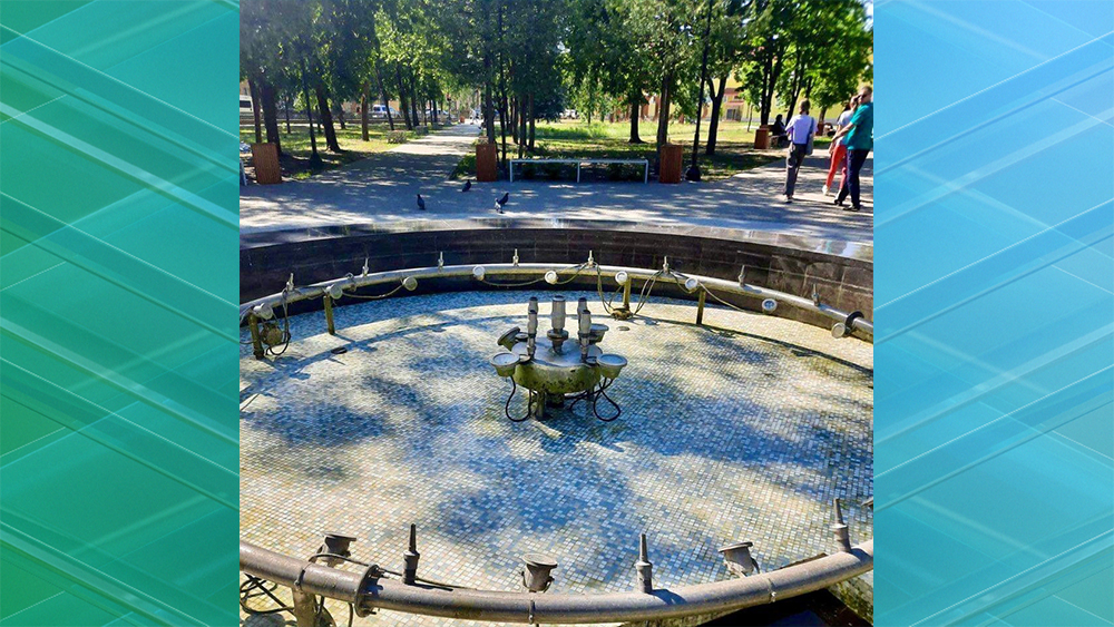 В парке «Юность» в Брянске очистили фонтан