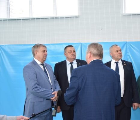 Брянский губернатор Александр Богомаз проверил школы в Мглине