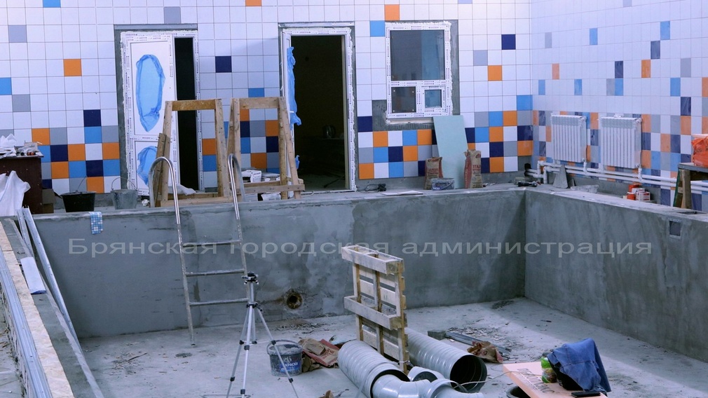 В Брянске в гимназии №6 к новому учебному году откроют бассейн