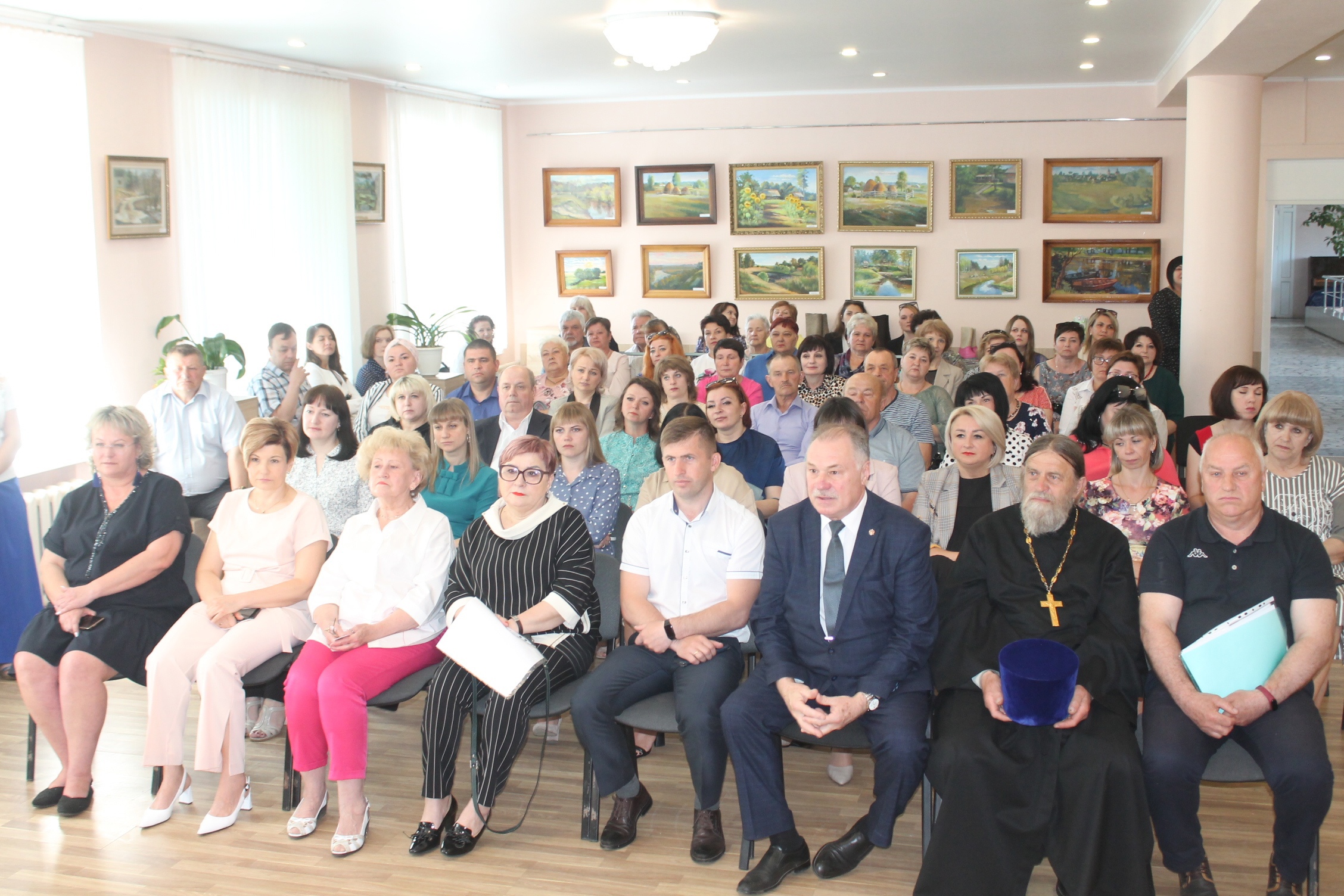 В Карачеве поздравили социальных работников накануне профессионального праздника