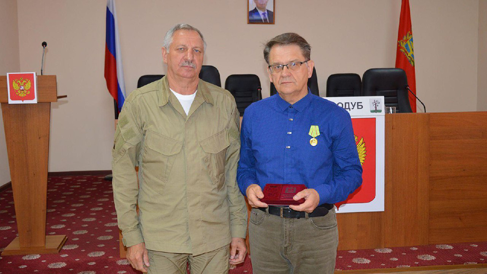 В Стародубе активных жителей района наградили памятными медалями «В честь подвига партизан и подпольщиков»
