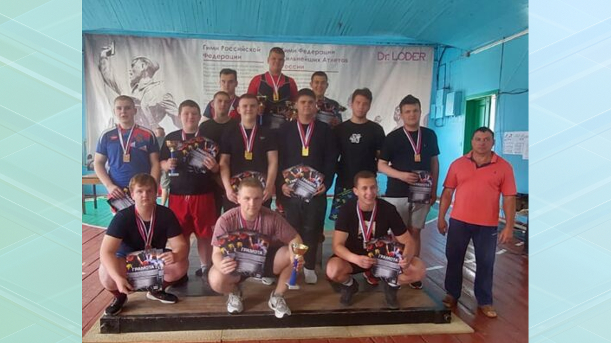 Спортсмены из Трубчевска показали хорошие результаты на областных соревнованиях по пауэрлифтингу