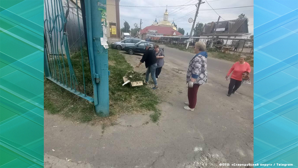 В Стародубе Брянской области местные власти проверили территорию возле торговых объектов